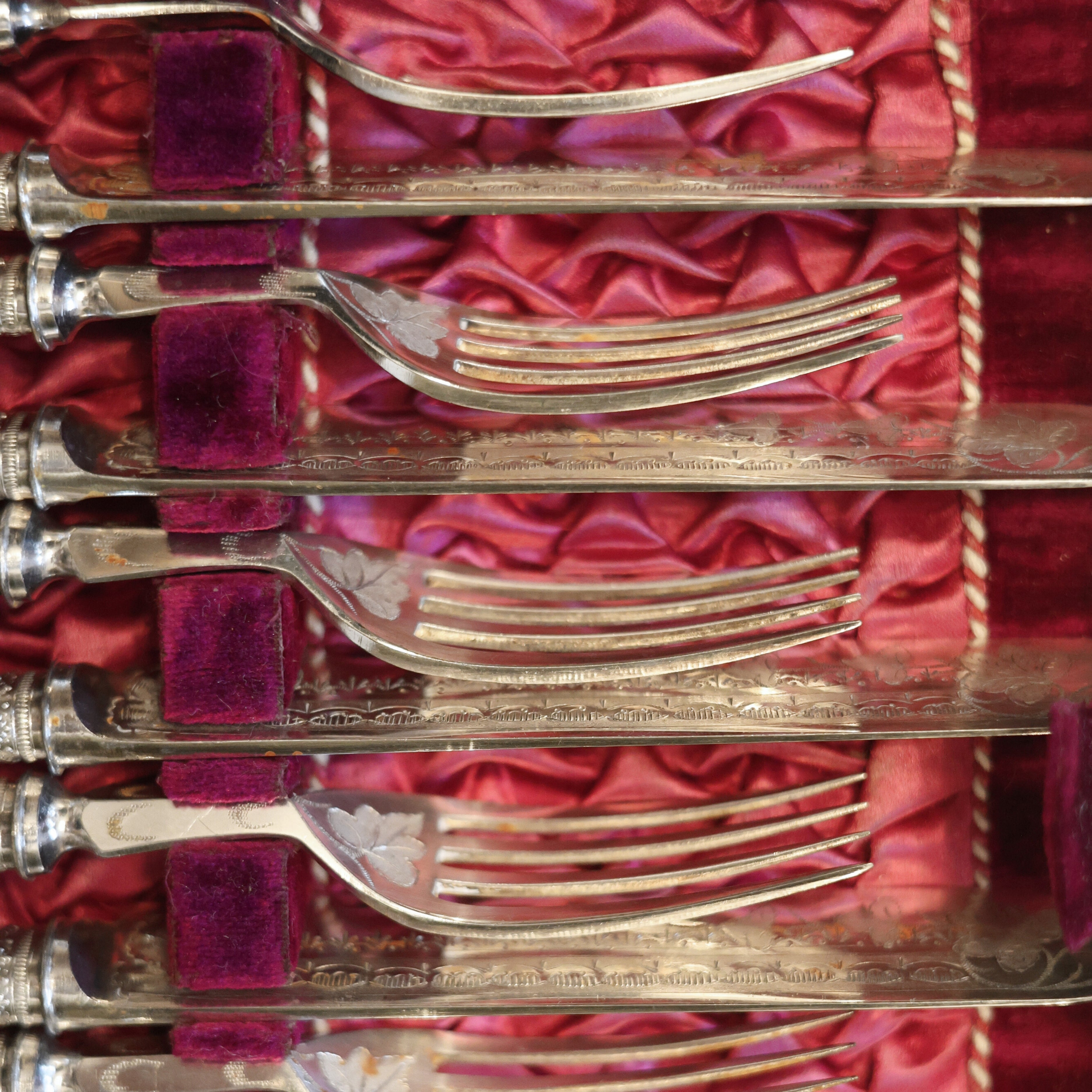 Engraved Mother-of-Pearl Knife & Fork Dessert Set