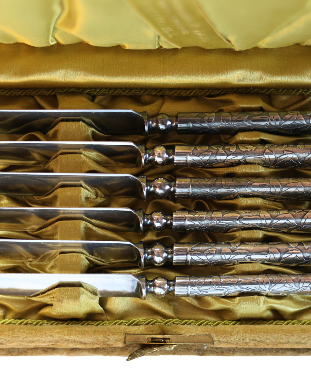 Fruit Knives in Velvet Box, Set of 6-3