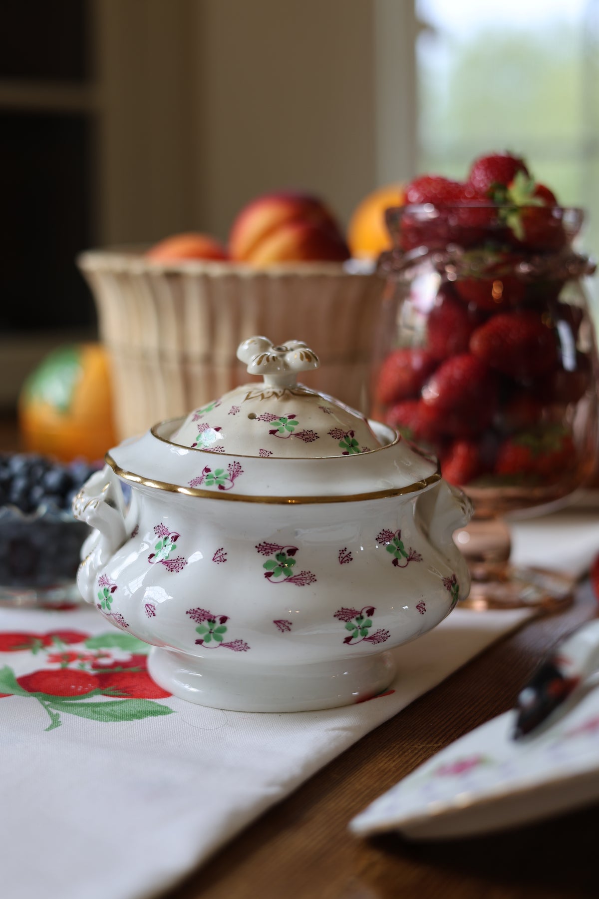 Soft-Paste Porcelain Sprig Ware Sugar Pot, c. 1835–1850-3