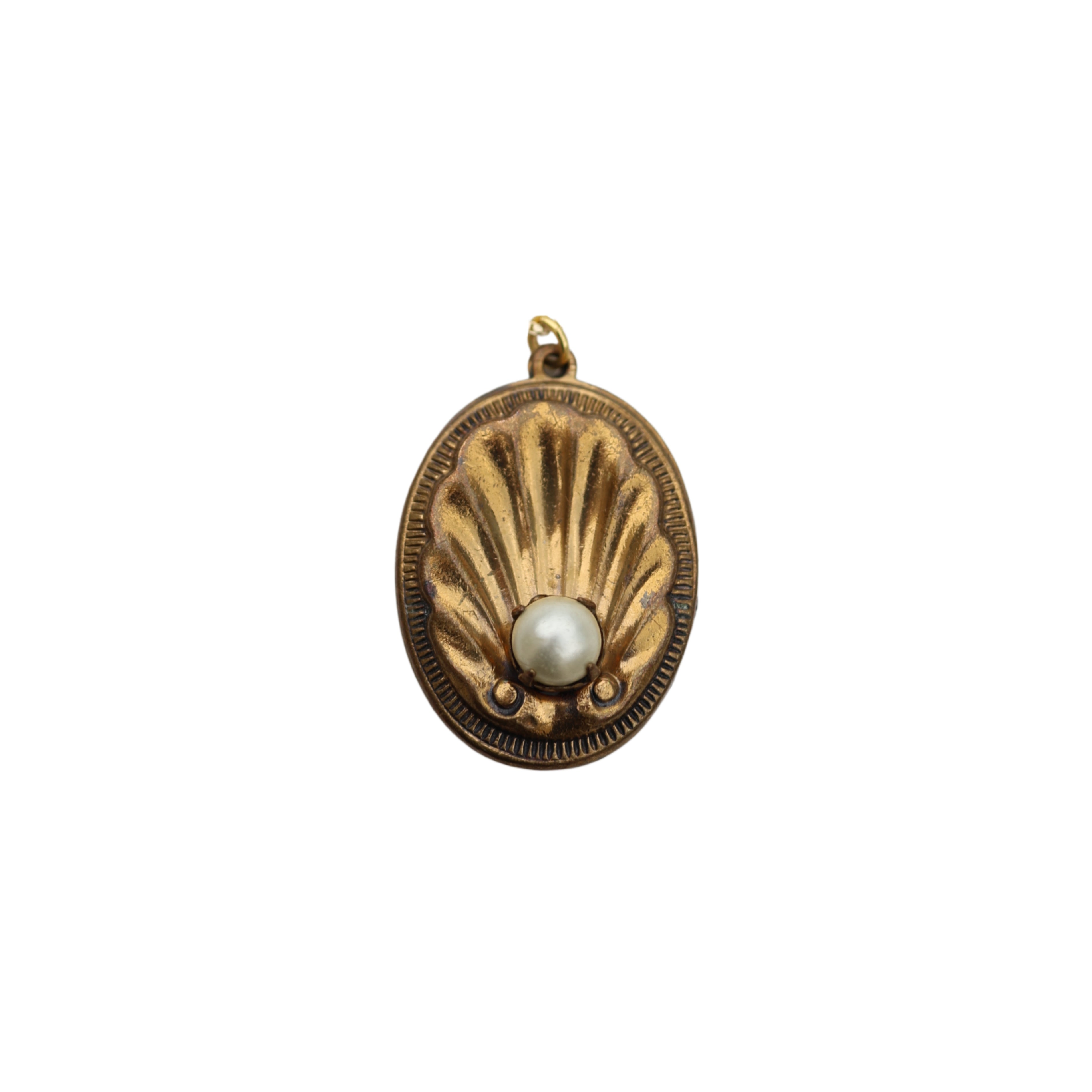 Shell Motif Pendant on 18k Chain